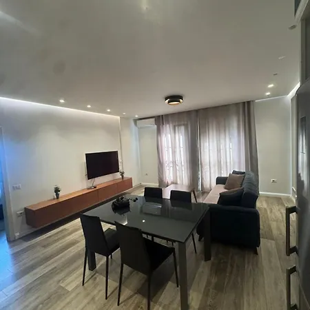 Bliss 5 Maj 4 * טיראנה